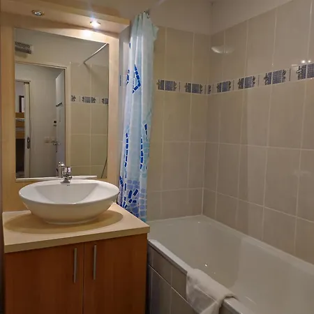 Val De Roland מלון דירות 3*