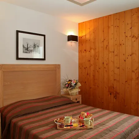 Val De Roland מלון דירות 3*